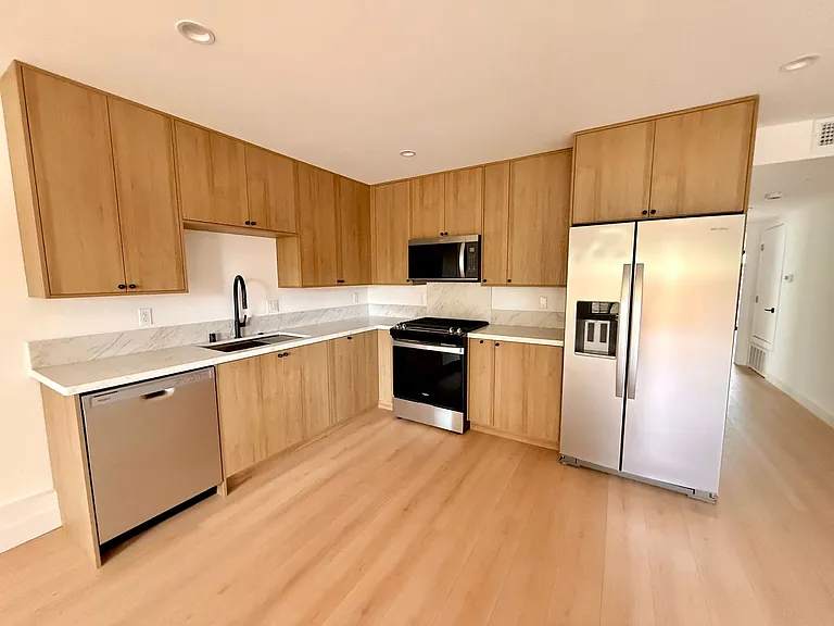 2705 Benedict St — Photo 8