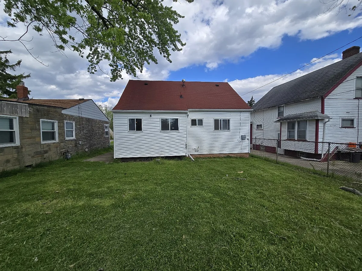 Building Photo - 4436 E 158th St