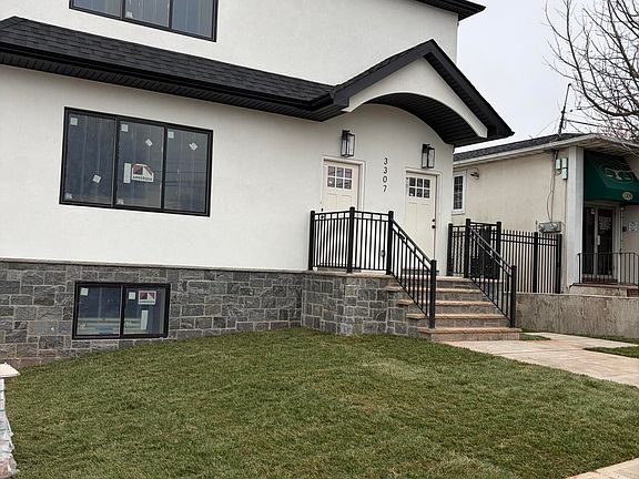 2nd image of 3307 Richmond Ave