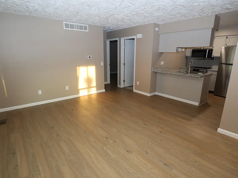 206 E Chimney Hill Dr #206 — Photo 2