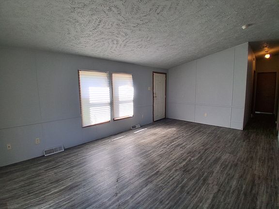 3rd image of 917 Blueridge Dr