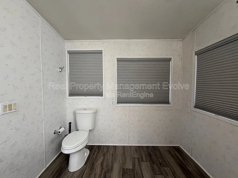 1514 E Muriel Dr — Photo 14