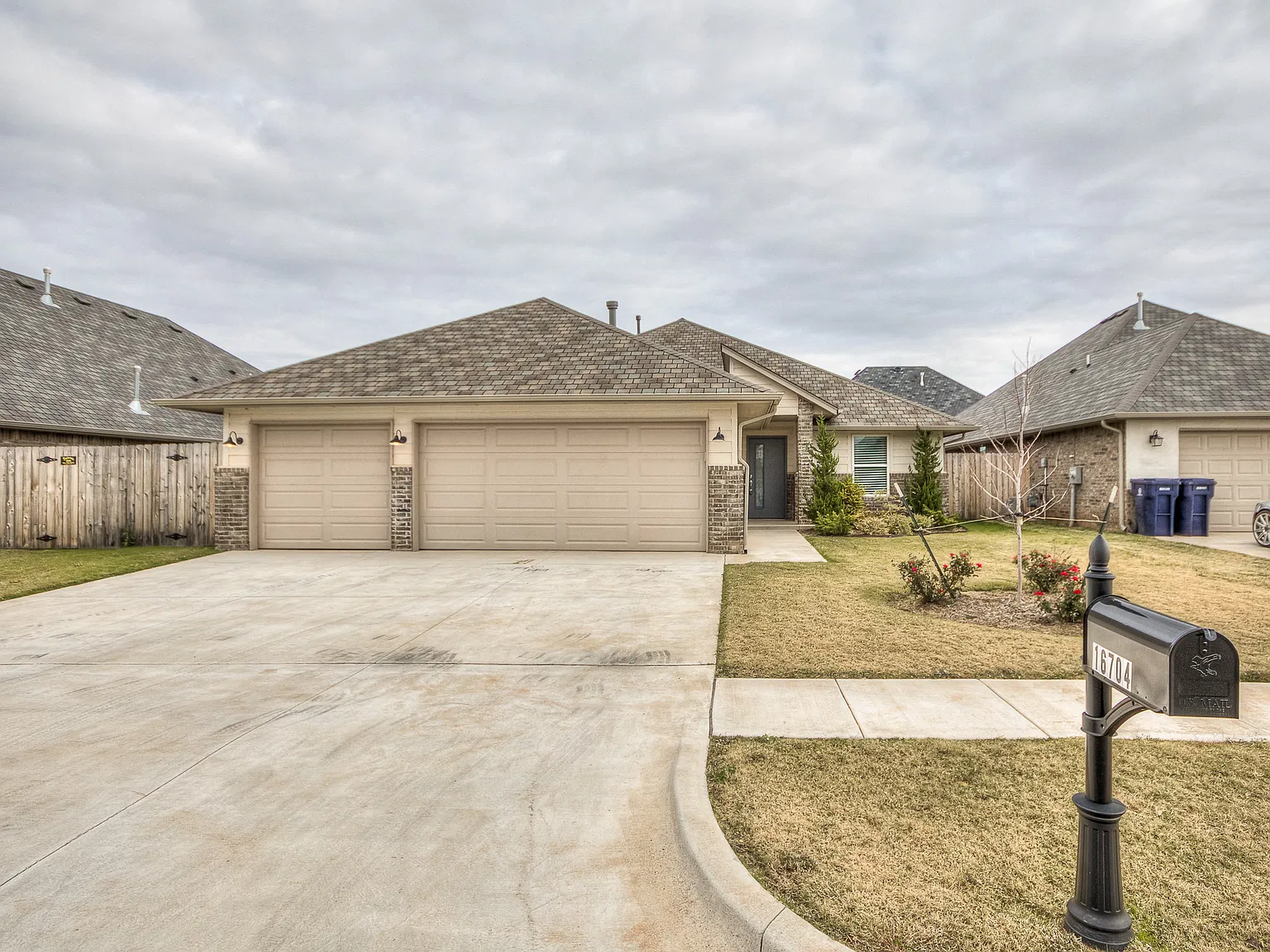 4 bed, 2058 sqft, $2,850 — Photo 3