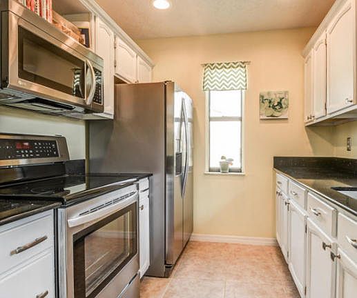 5th image of 802 SW McCullough Ave