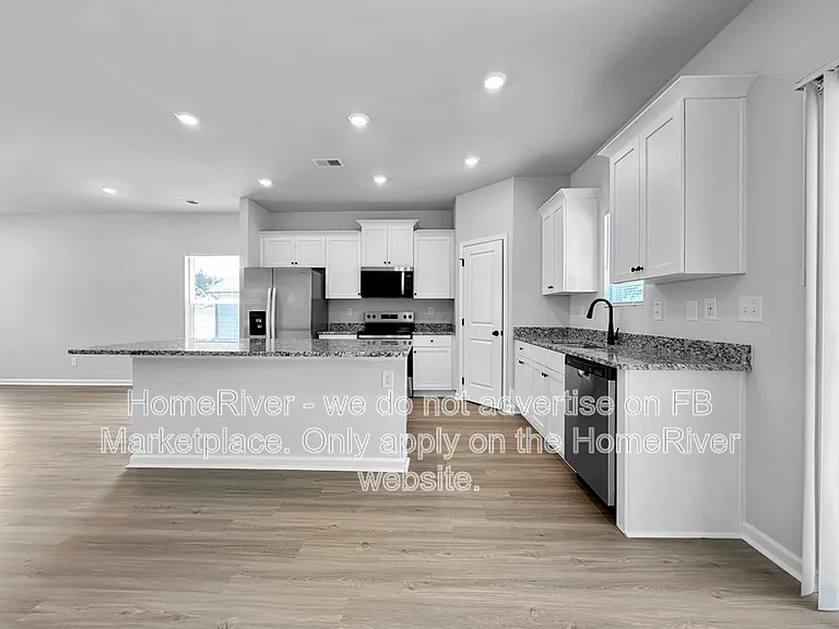 394 Chedworth Dr — Photo 8