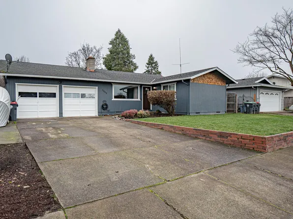 3066 Starwood Ct, Medford, OR 97501
