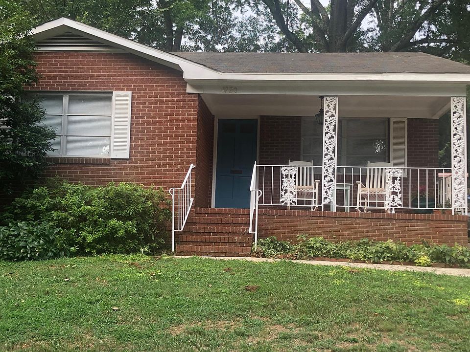 Cozy cottage in heart of Dilworth