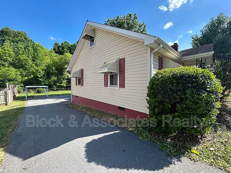 110 Oakland Ave — Photo 11