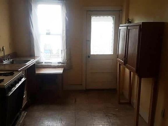 3rd image of 507 South Broadway