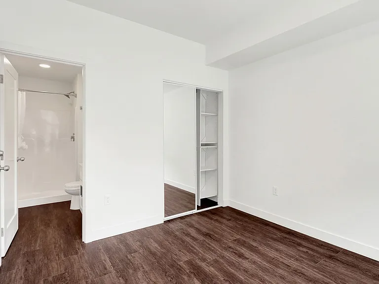 619 E Myrtle St — Photo 19