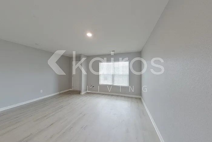 4 bed, 2.5 bath, 2358 sqft, $2,189 — Photo 3