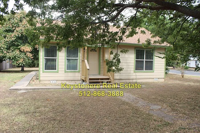 501 N Lampasas St — Photo 1