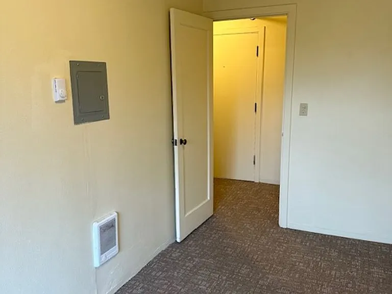 Eugene Manor Apartments — Photo 36