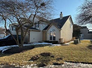 6763 Roanoake Ct, Gurnee, IL 60031