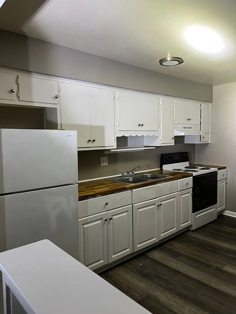 6111 Laurel Hall Dr — Photo 2