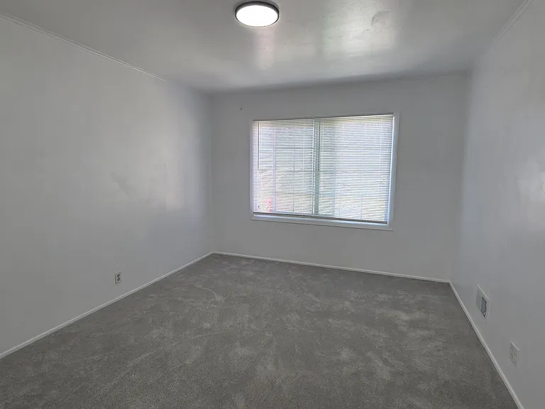 2611 44th Ave — Photo 3