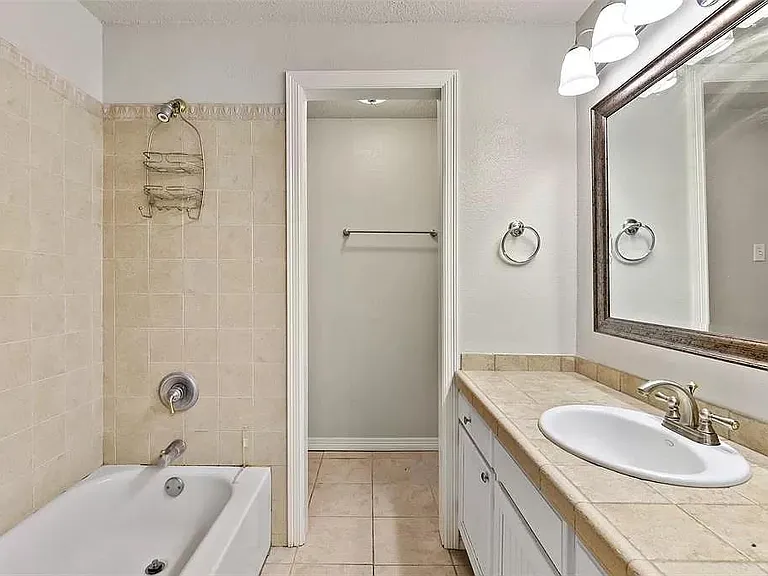 1823 Hillcrest St — Photo 11