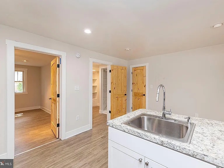 550 N Loudoun St #1 — Photo 4