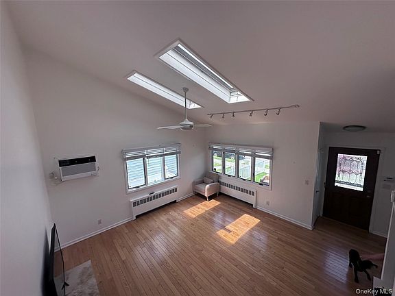 5th image of 414 E Chester St