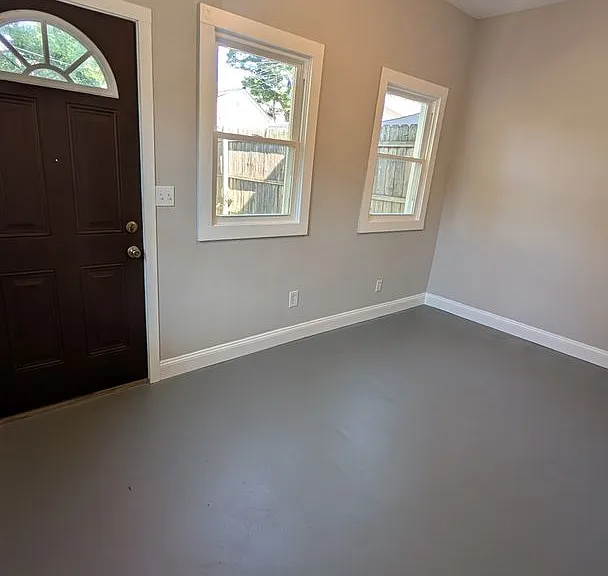 441 Linden St — Photo 13