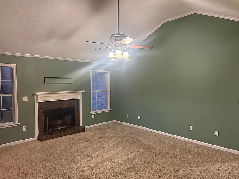106 Thorton Dr — Photo 6