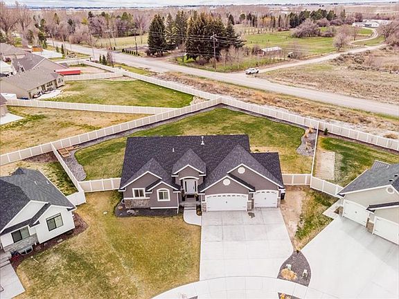 3rd image of 461 N Pointe Dr