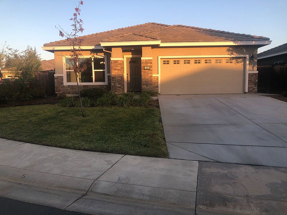 1st image of 303 Pelican Hill Ct