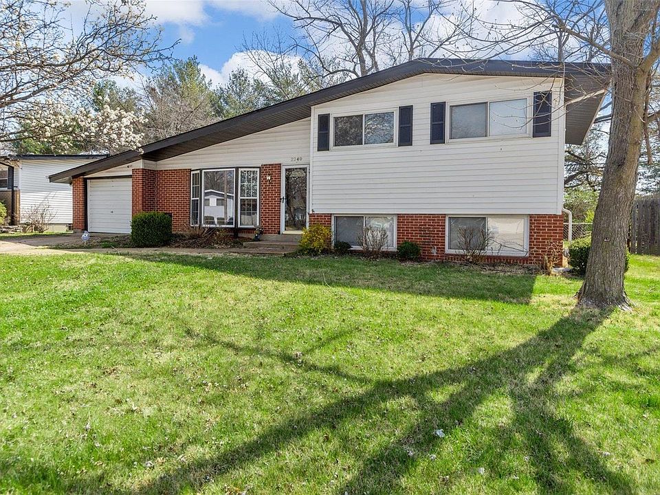 1st image of 2240 Martin Dr