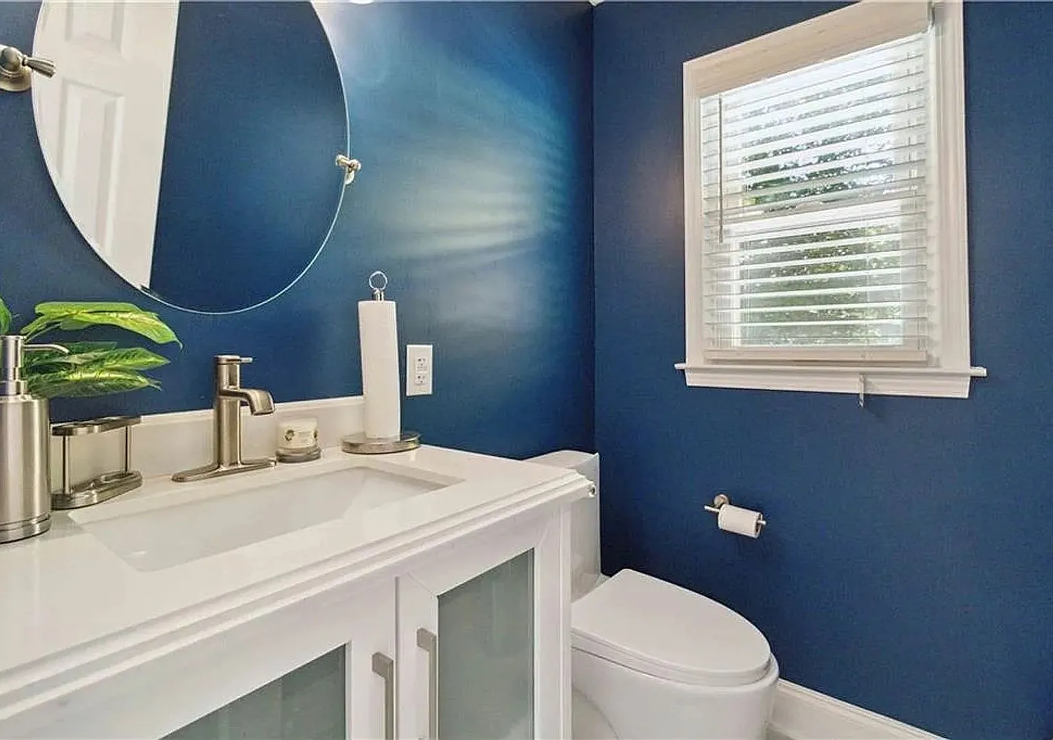 Room in 7 Bedroom Home at Glenwhite Dr — Photo 1