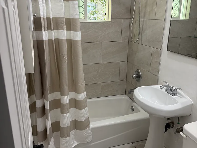 208 N La Peer Dr #7 — Photo 14