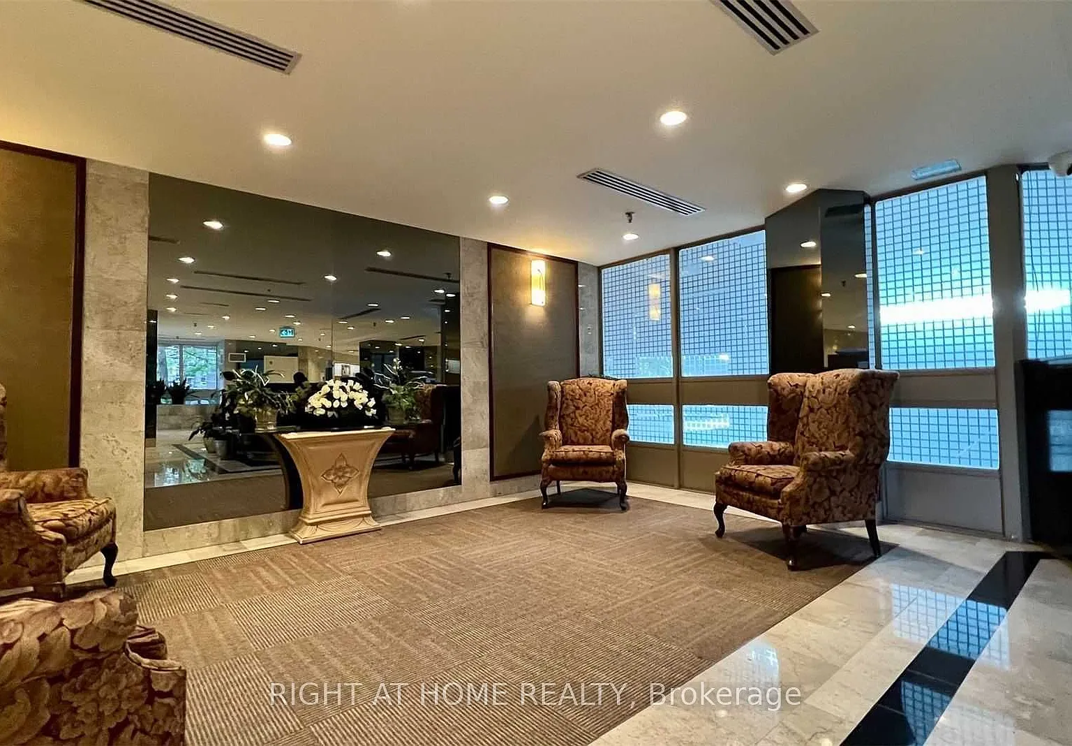 4 bed, $2,900 — Photo 4