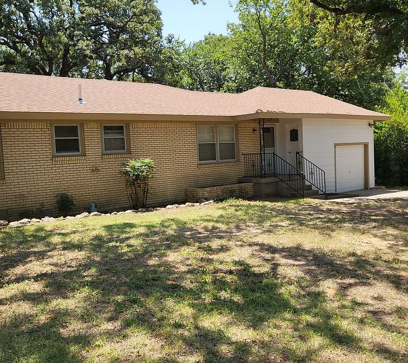 1st image of 304 E Ellen Ave