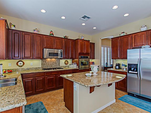 Large Kitchen with Island