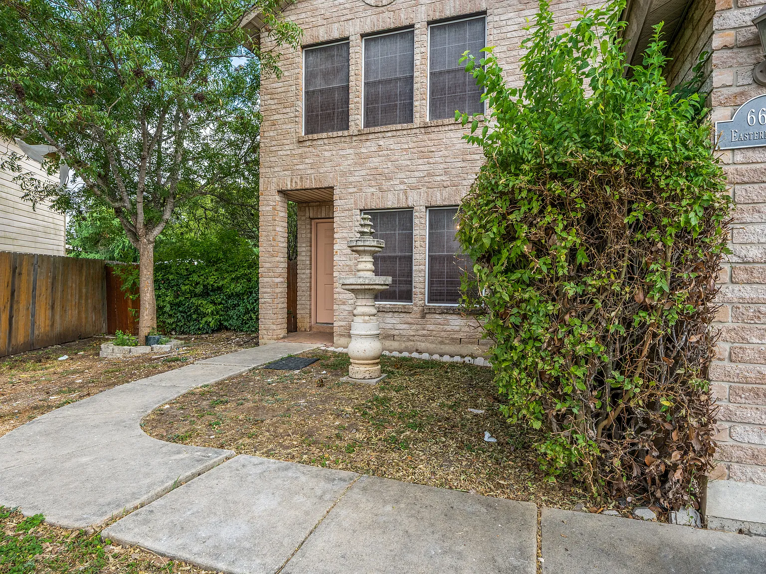3 bed, 1736 sqft, $2,200 — Photo 3