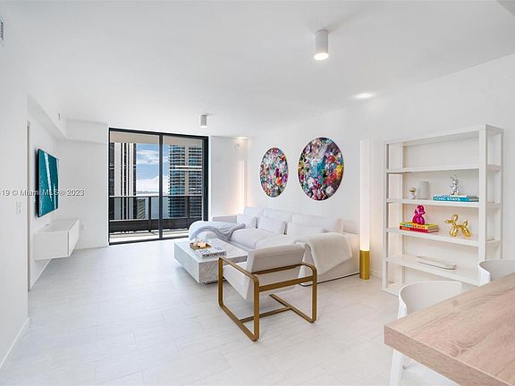 3rd image of 1000 Brickell Plz Unit 4203