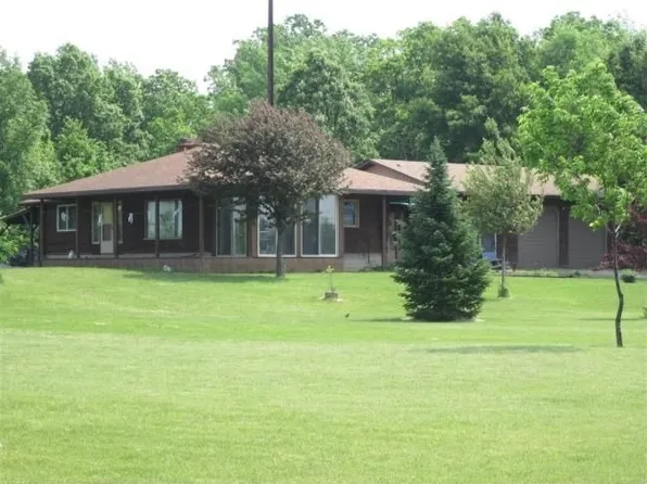 5084 37th Ave, Omro, WI 54963