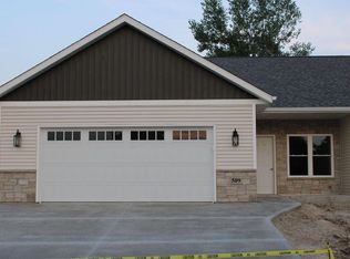 509 Emerald Point UNIT 16, Kewaskum, WI 53040