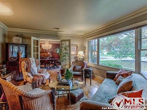 5th image of 126 Wyndale St