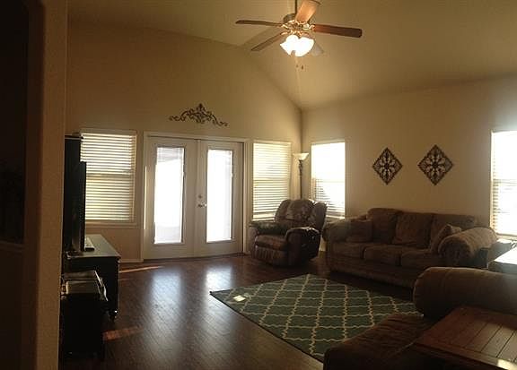 4th image of 2924 Glenoaks Dr