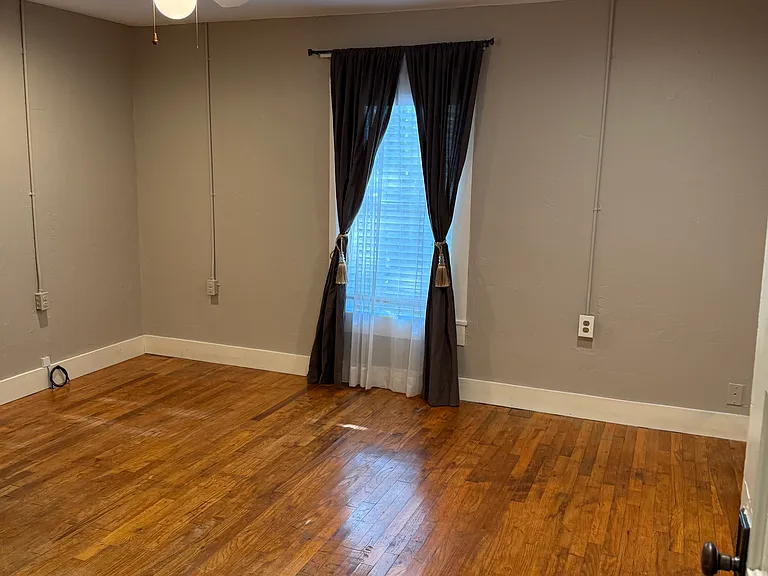 1204 Elm St — Photo 15