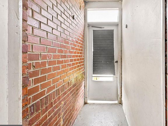 3rd image of 404 36th St NE