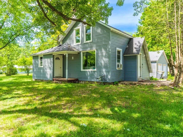 325 E CHESTER STREET, Plainfield, WI 54966