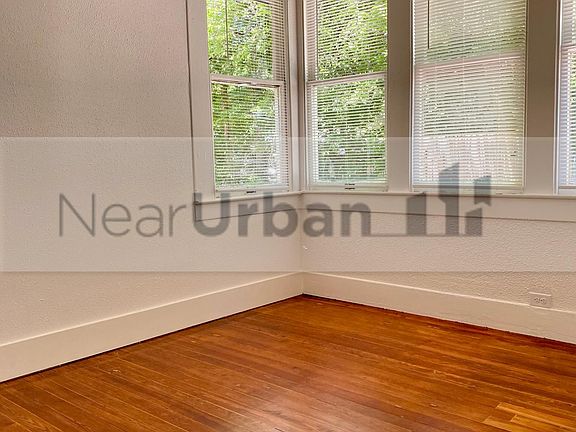 5th image of 115 Montrose St