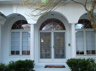 2457 Oak Ridge Dr, Troy, MI 48098