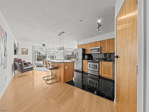 4th image of 2222 Detroit Ave APT 708