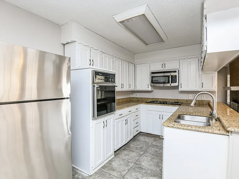 7528 Beckwood Dr — Photo 8