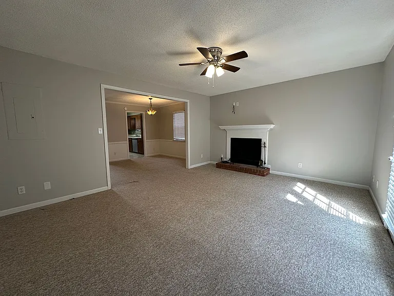 2448 Riverlook Dr — Photo 5