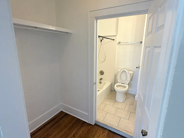 1140 NW 34th St #4 — Photo 18