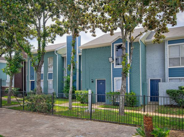 9901 Club Creek Dr APT 206
