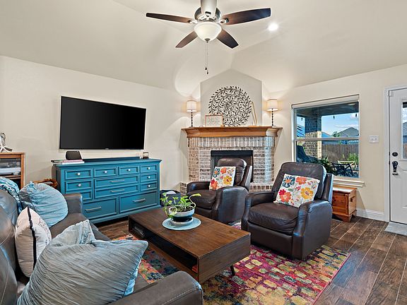 5th image of 904 Sam St